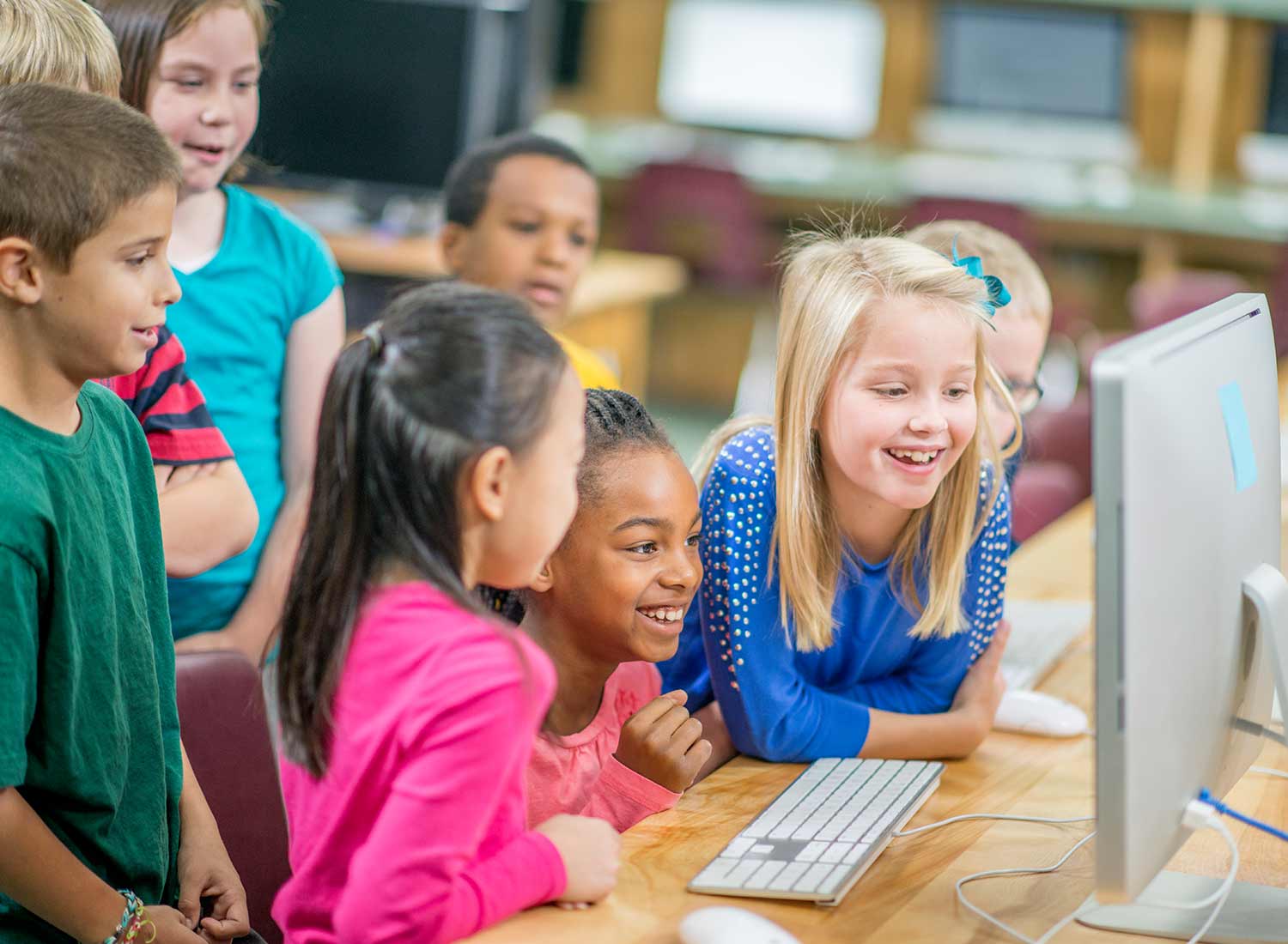 iStock-489934398 Group of children looking at a computer screen